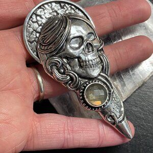 Santa Muerte Skull Pendant With a Faceted Labradorite Pendant (56 1)